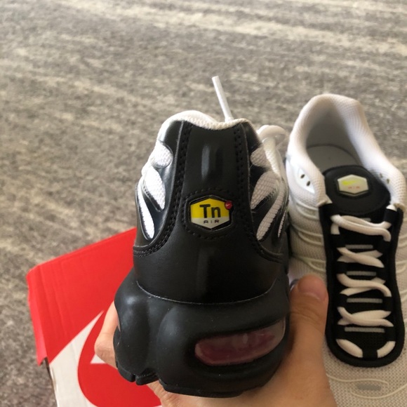 ✔️ NIB✔️ NIKE 'White Volt' Air Max Plus - Picture 5 of 11